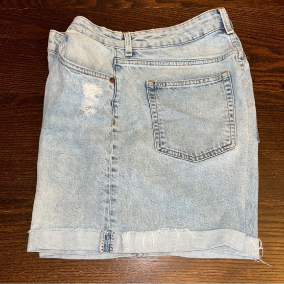H&M Women’s Mom Comfort High
Denim Shorts Size 10 Supersoft Distressed 5 Pockets - Picture 10 of 14